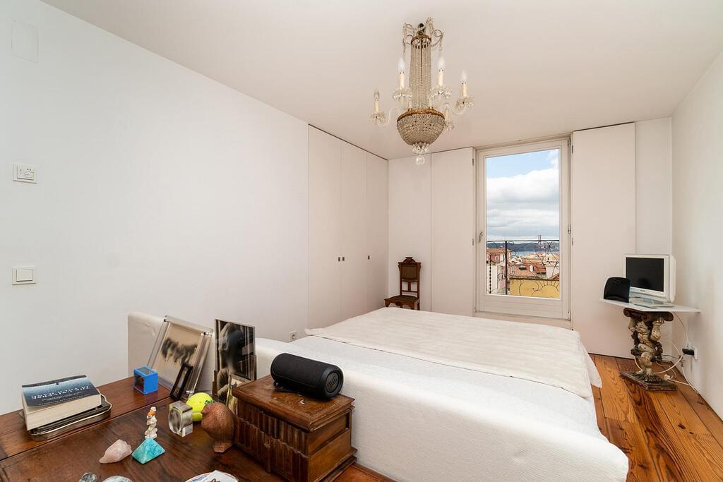 3 bedroom duplex with parking