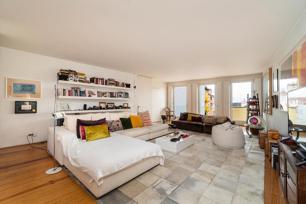 3 bedroom duplex with parking