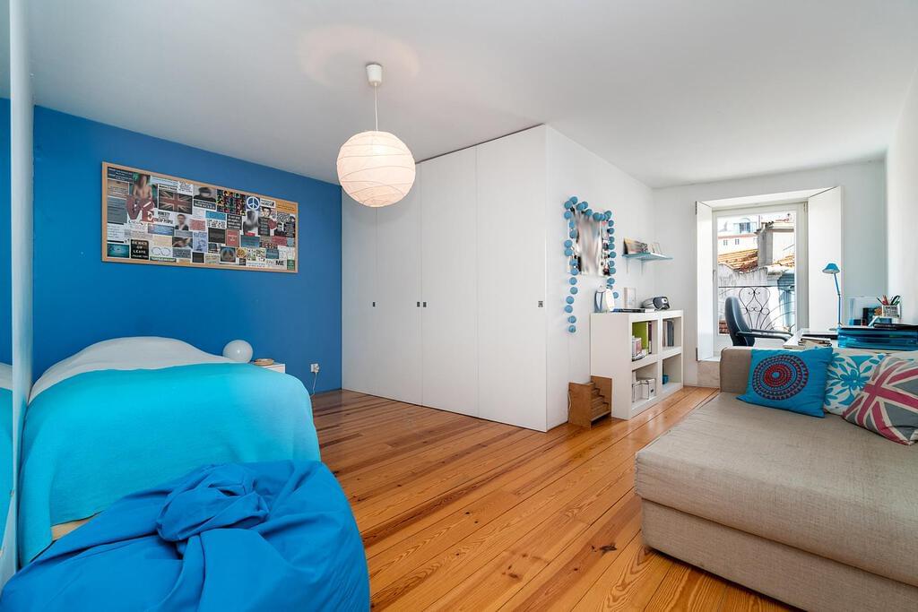 3 bedroom duplex with parking