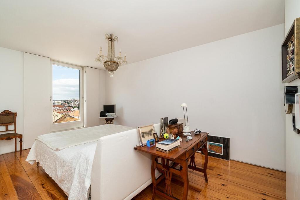 3 bedroom duplex with parking