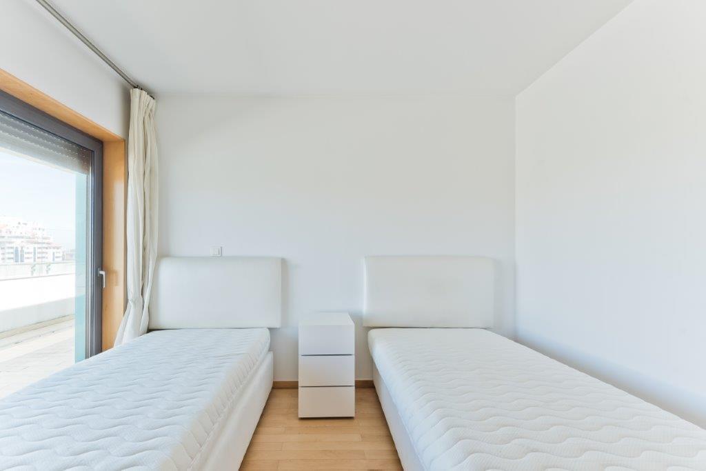 4 bedroom apartment with a swimming pool