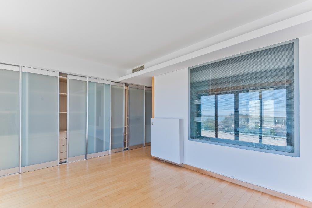 4 bedroom apartment with a swimming pool
