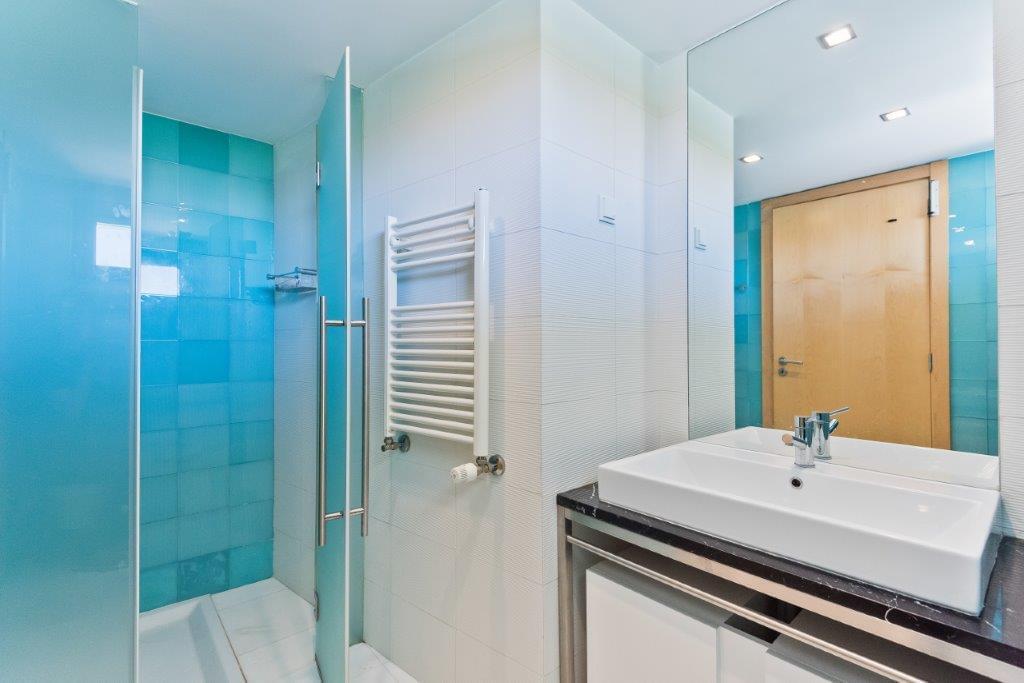 4 bedroom apartment with a swimming pool