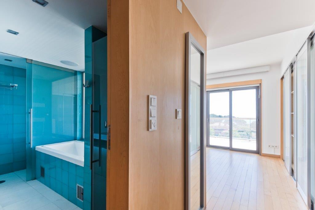 4 bedroom apartment with a swimming pool