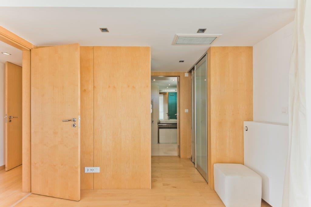 4 bedroom apartment with a swimming pool