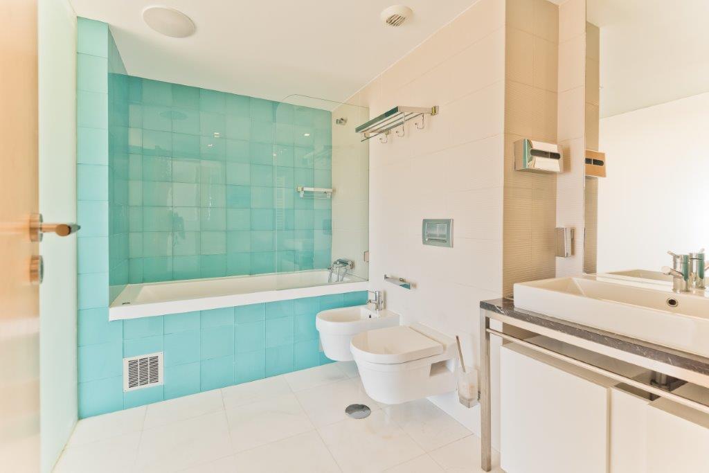 4 bedroom apartment with a swimming pool