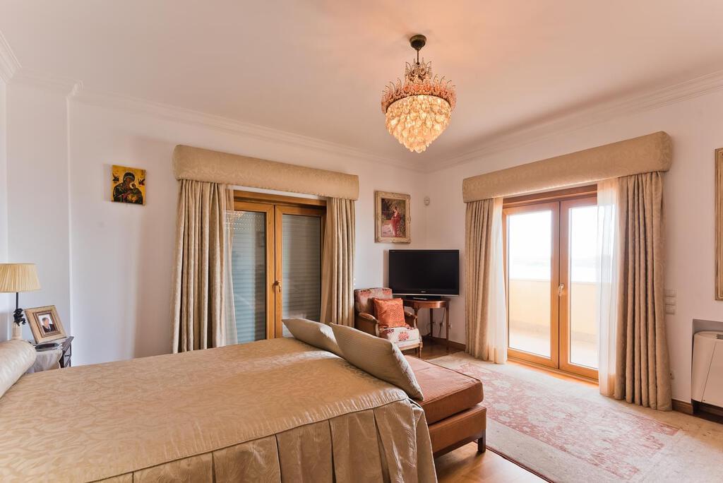 PF19934, Moradia T5, Oeiras