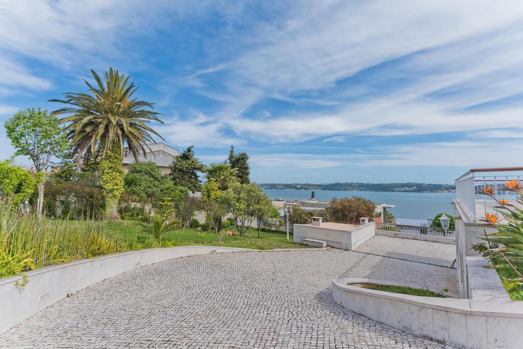 PF19934, Moradia T5, Oeiras