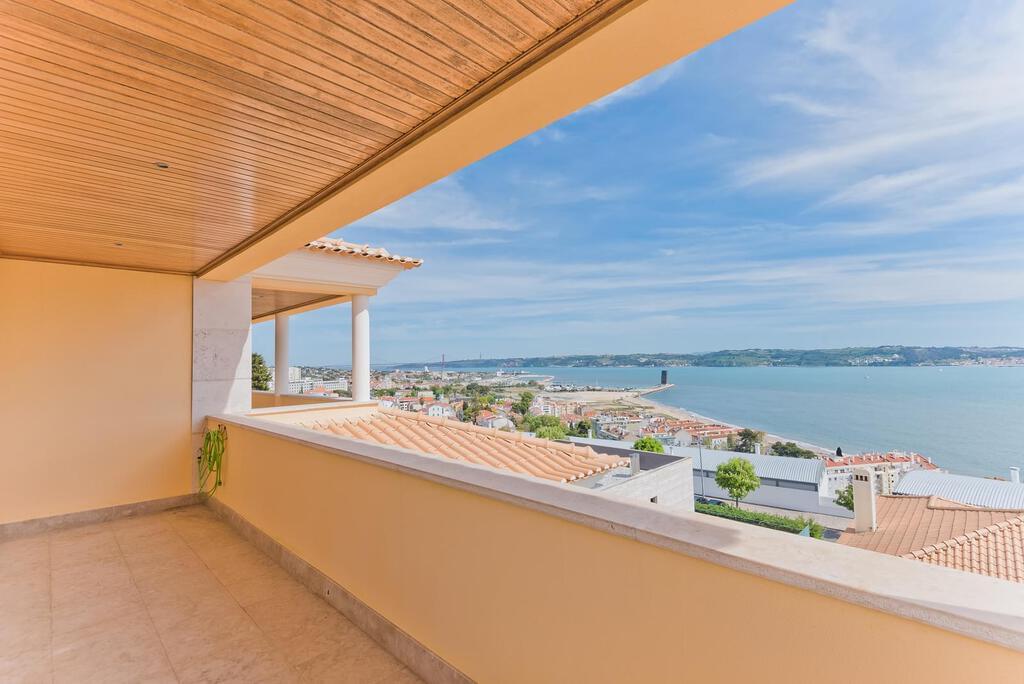 PF19934, Moradia T5, Oeiras