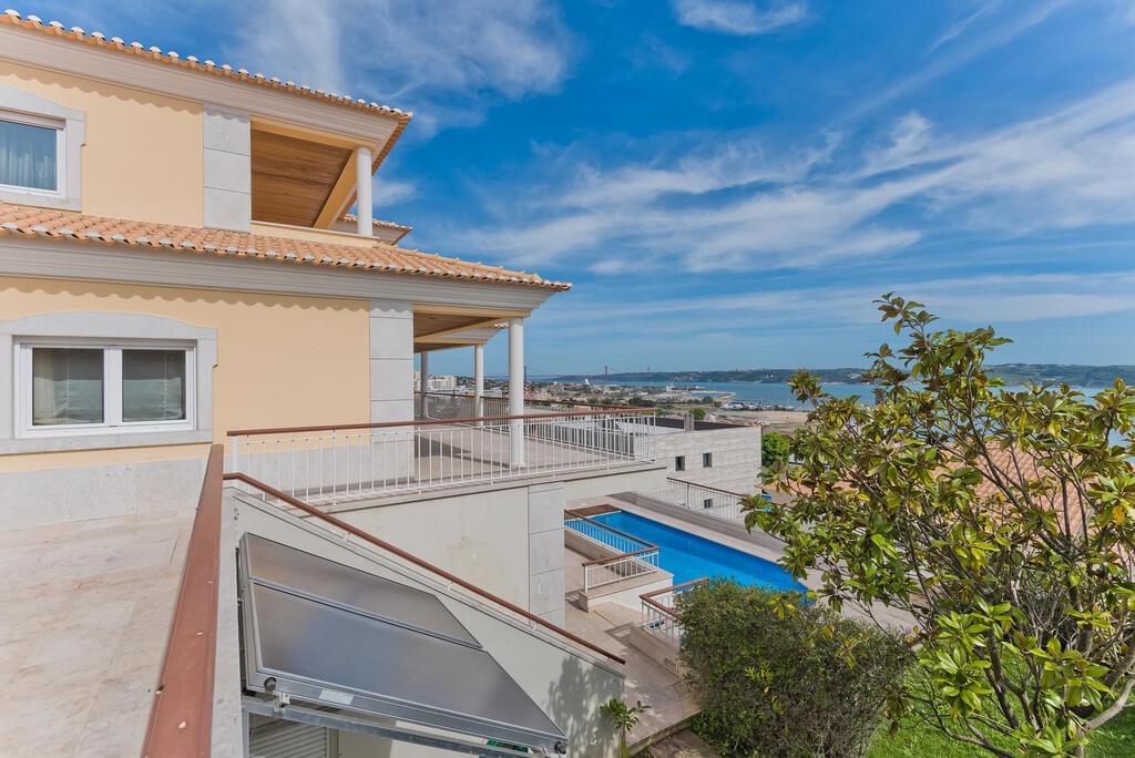 PF19934, Moradia T5, Oeiras