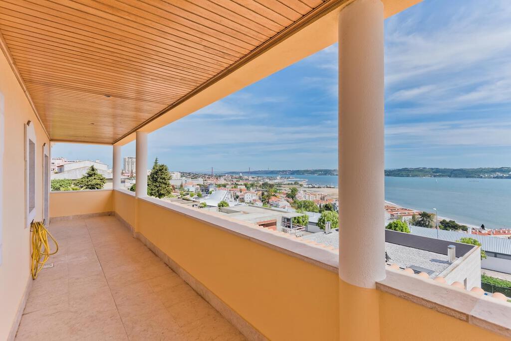 PF19934, Moradia T5, Oeiras