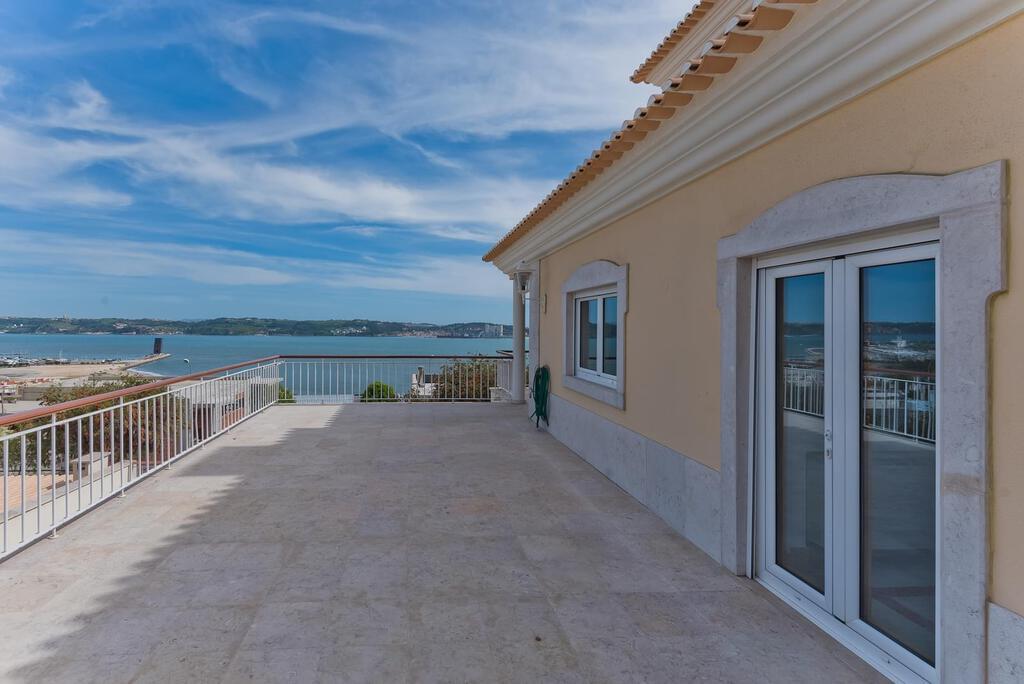 PF19934, Moradia T5, Oeiras