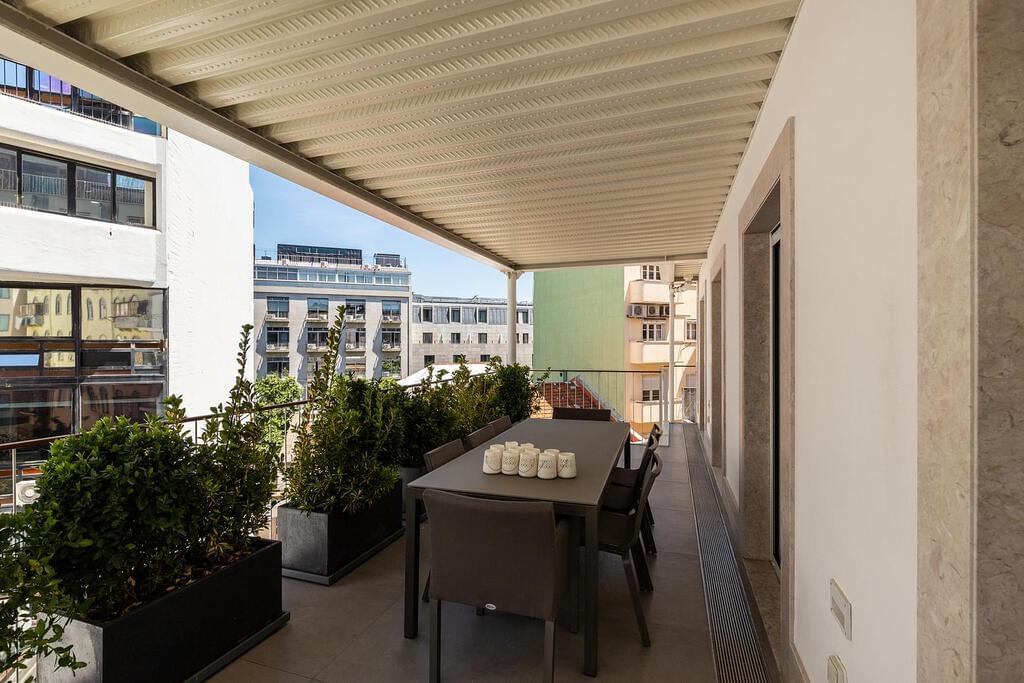 4 bedroom apartment with parking