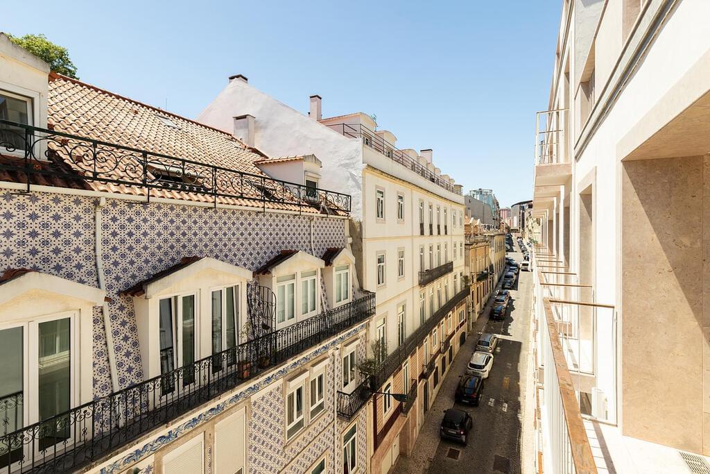 4 bedroom apartment with parking