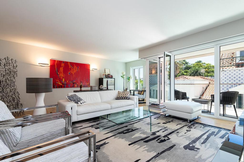 4 bedroom apartment with parking