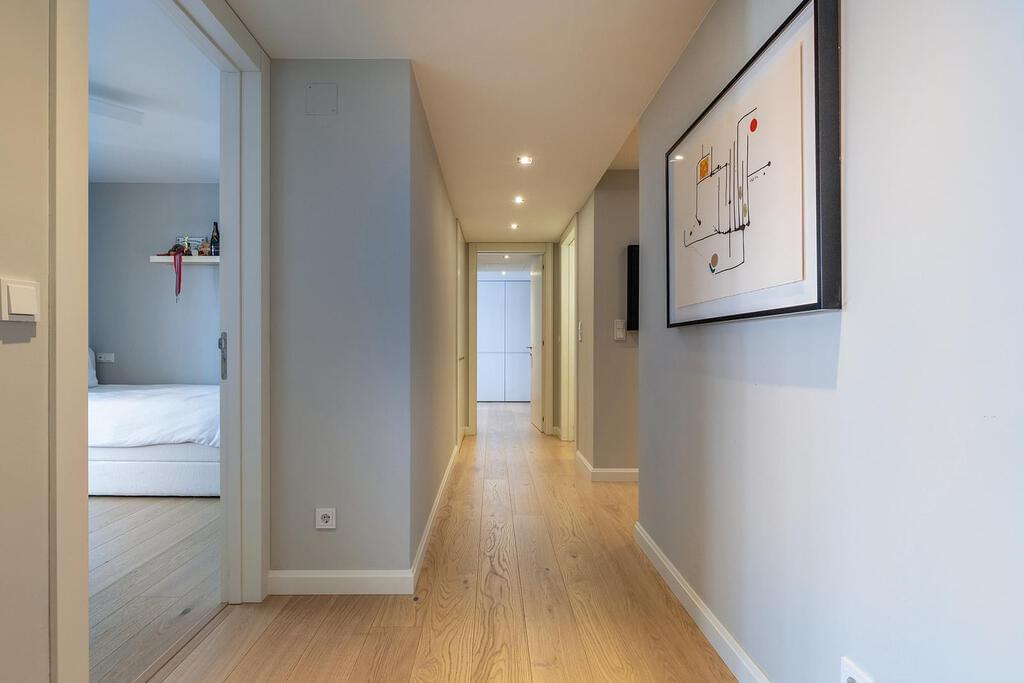 4 bedroom apartment with parking