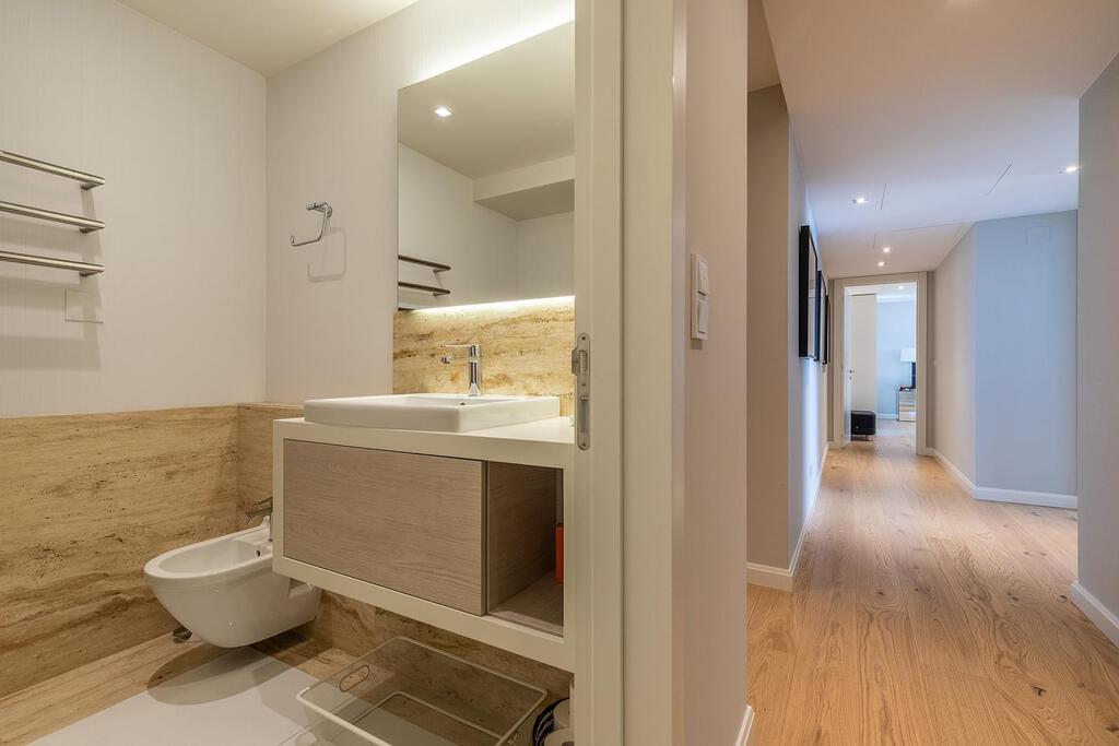 4 bedroom apartment with parking