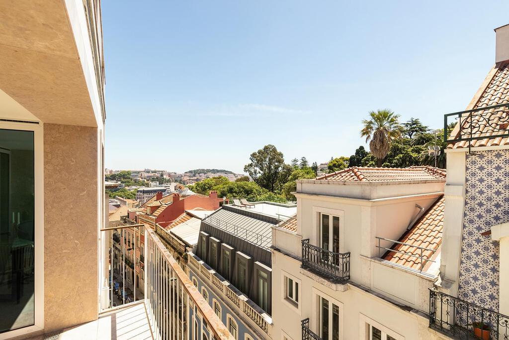 4 bedroom apartment with parking