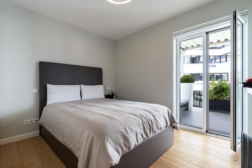 4 bedroom apartment with parking