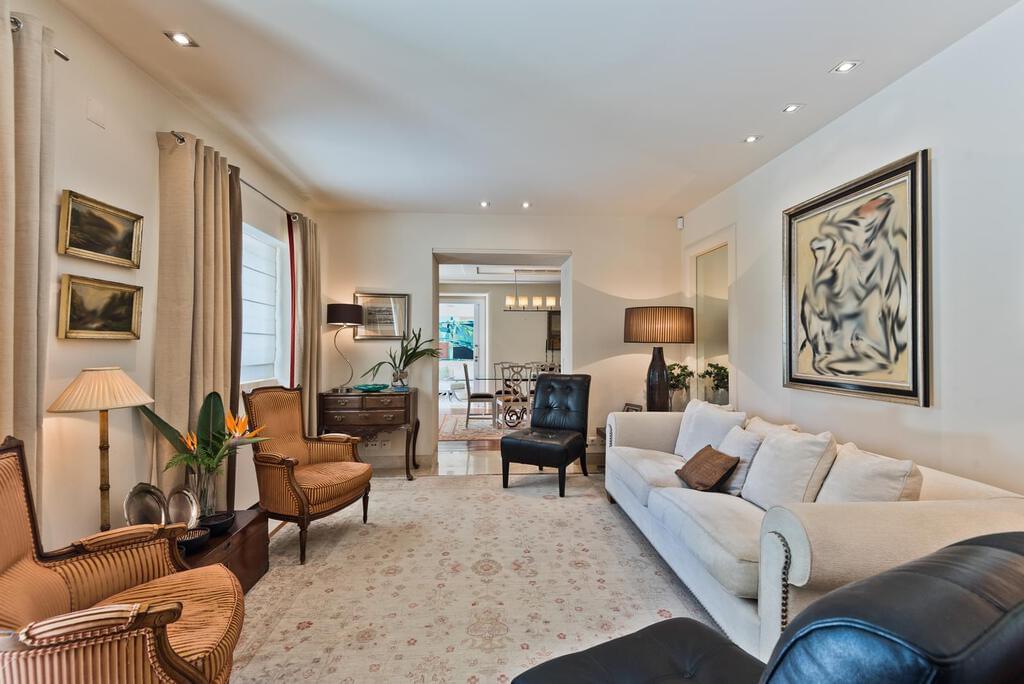 5 Bedroom House with swimming pool, Carcavelos, Cascais