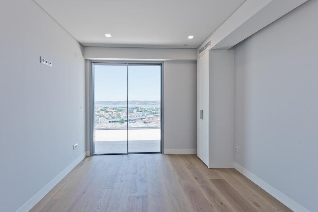 Apartamento T4 com piscina