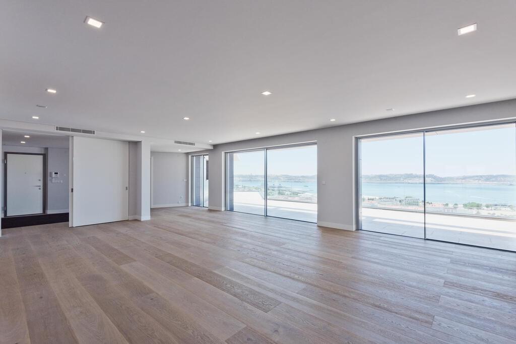 Apartamento T4 com piscina