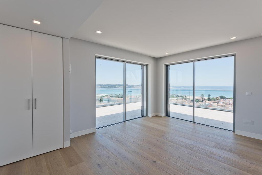 Apartamento T4 com piscina