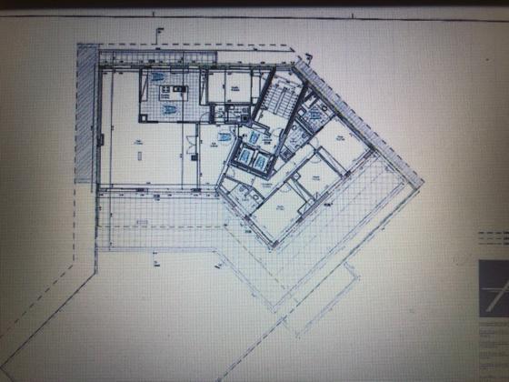 Apartamento T4 com piscina