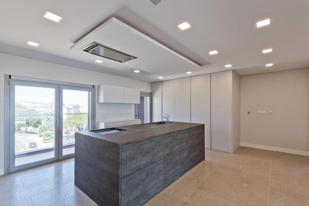 Apartamento T4 com piscina