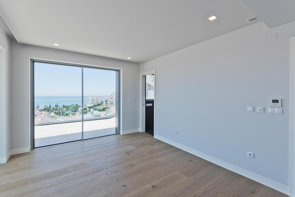 Apartamento T4 com piscina