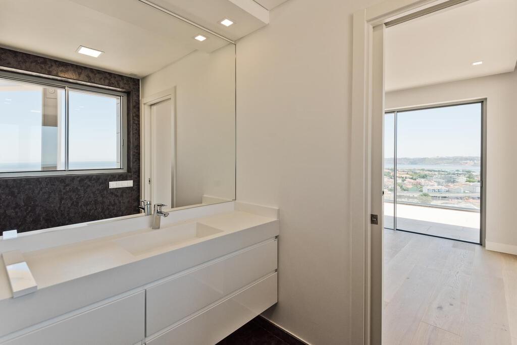 Apartamento T4 com piscina