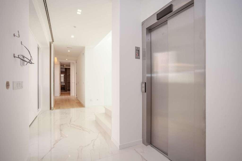 PF20157, Moradia T6 + 1, Oeiras