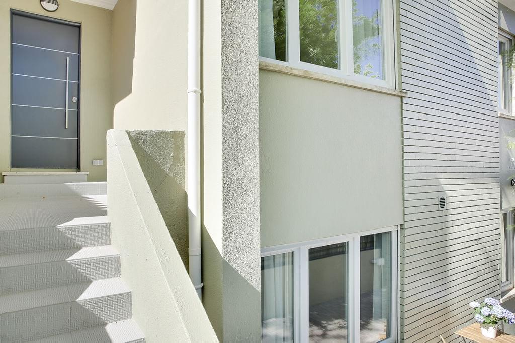 7 bedroom villa with parking