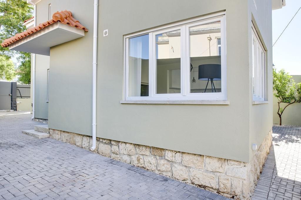 7 bedroom villa with parking