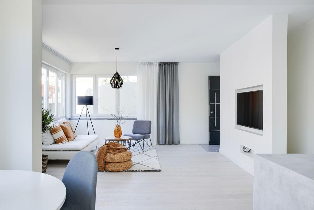 7 bedroom villa with parking