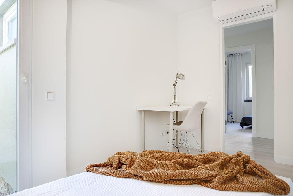7 bedroom villa with parking