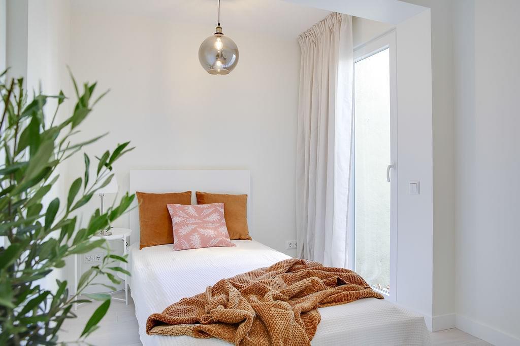 7 bedroom villa with parking