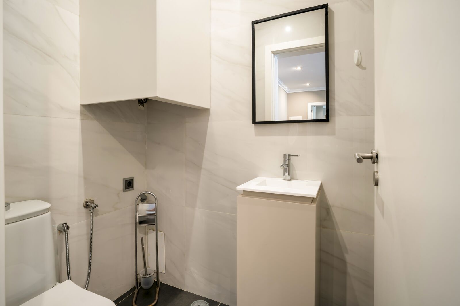 2 Bedroom Apartment with parking, Estoril, Cascais - Image 12