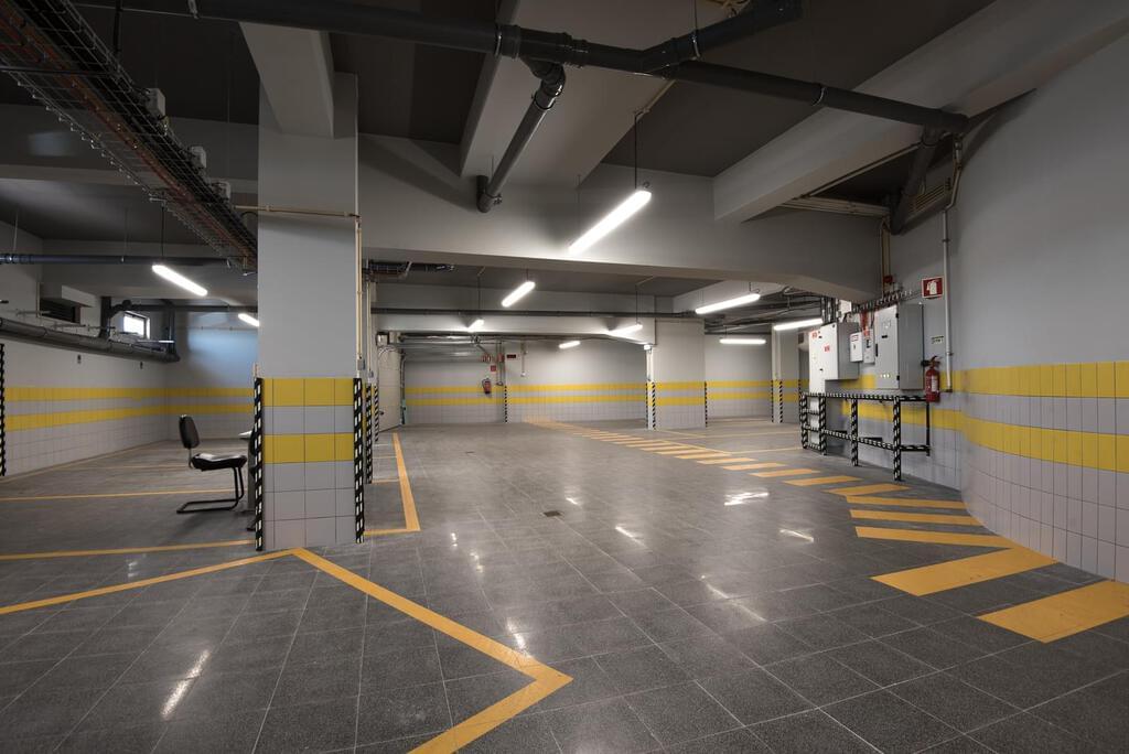 2 bedroom apartment with parking