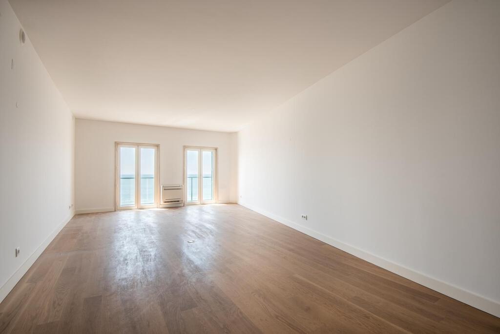 2 bedroom apartment with parking