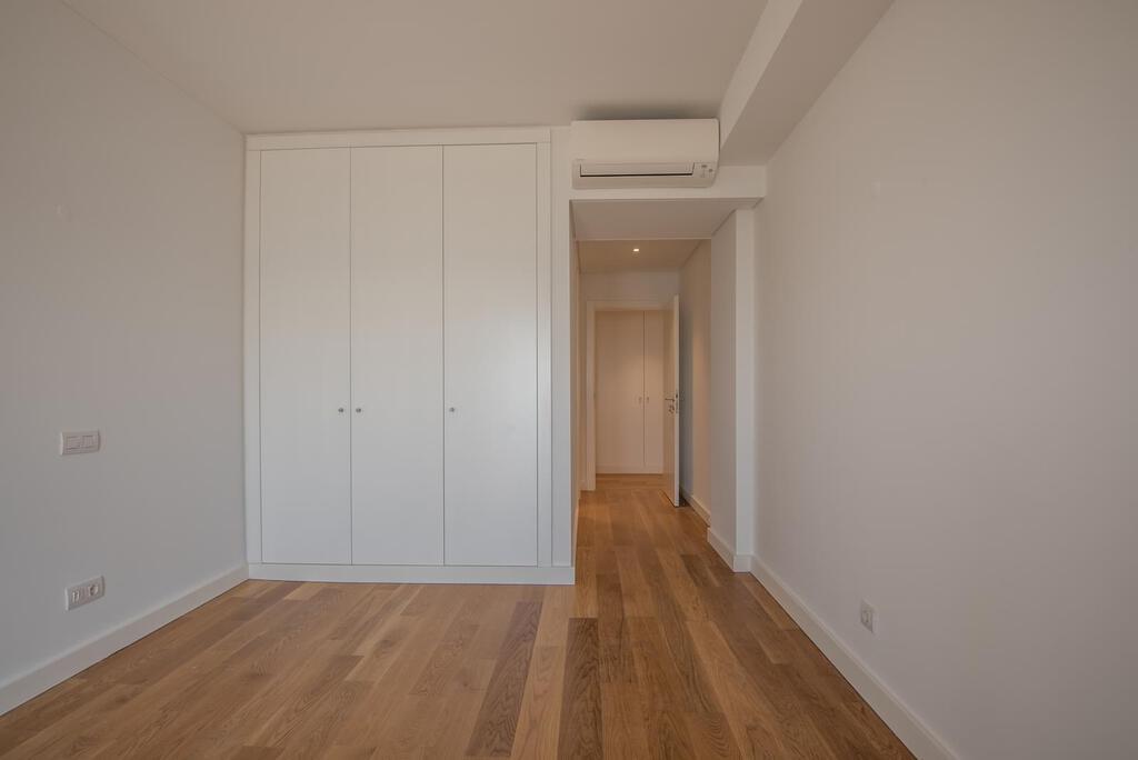 2 bedroom apartment with parking