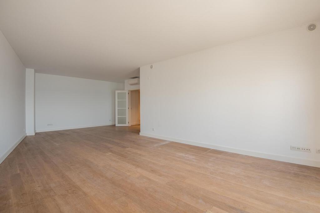 2 bedroom apartment with parking