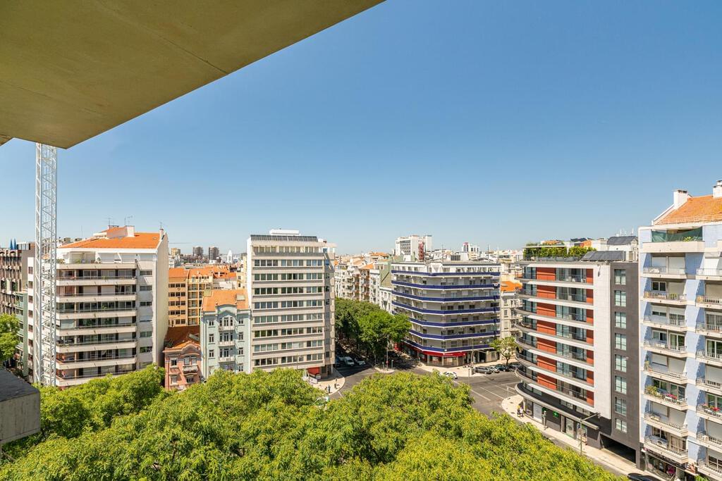 6 bedroom apartment with parking