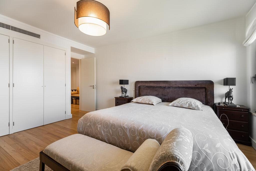 6 bedroom apartment with parking