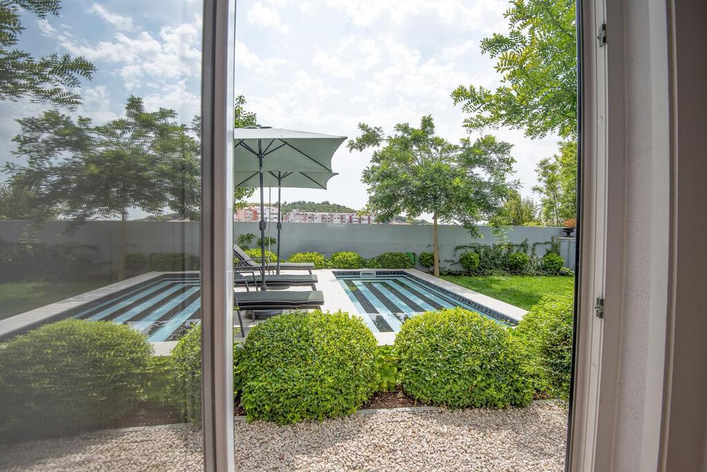 PF20480, Prédio, Oeiras