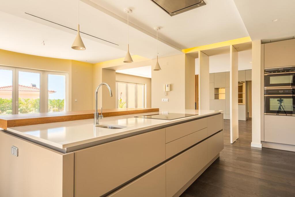 Moradia T4 com piscina em condomínio fechado