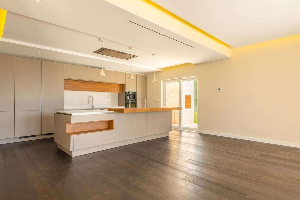 Moradia T4 com piscina em condomínio fechado