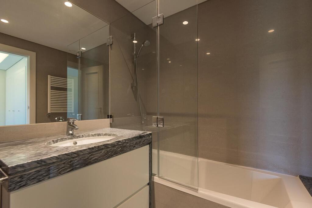 Moradia T4 com piscina em condomínio fechado