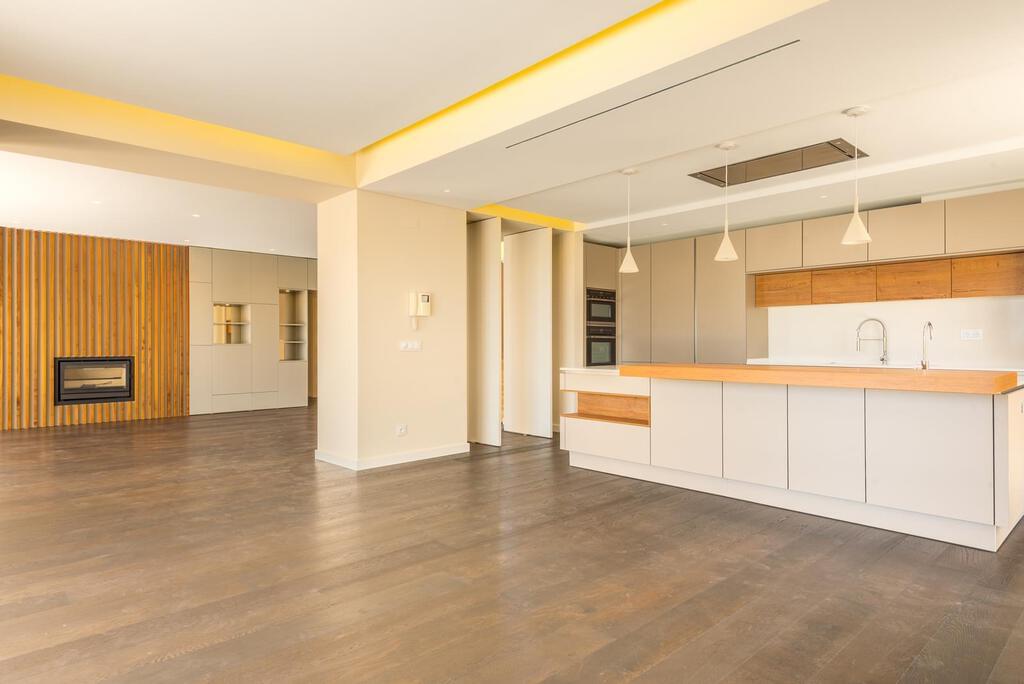 Moradia T4 com piscina em condomínio fechado