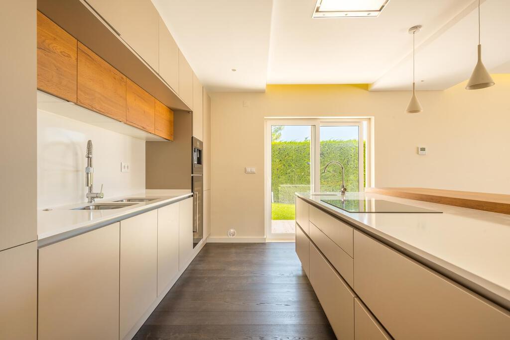 Moradia T4 com piscina em condomínio fechado